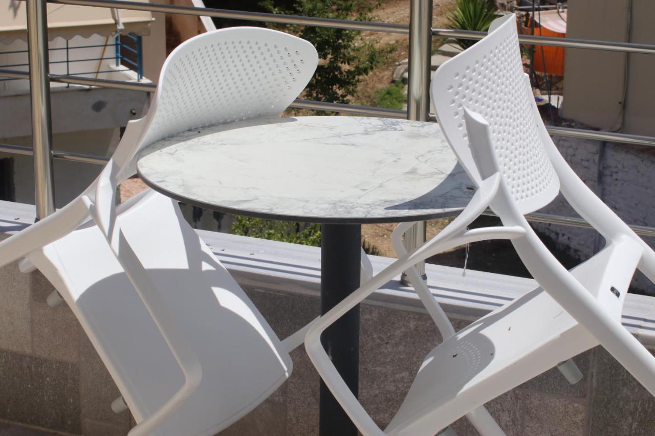 Vourtarea Guesthouse Himare Exterior foto
