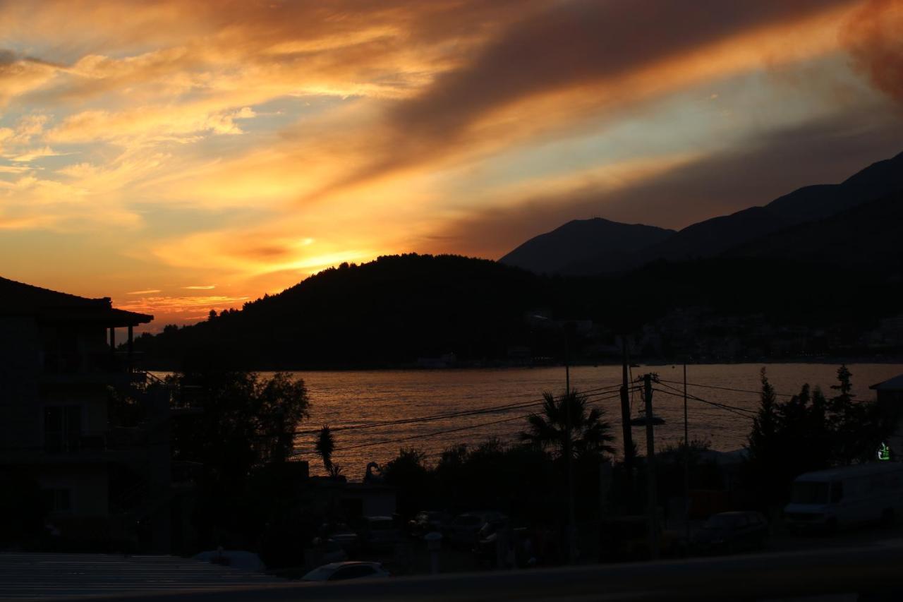 Vourtarea Guesthouse Himare Exterior foto