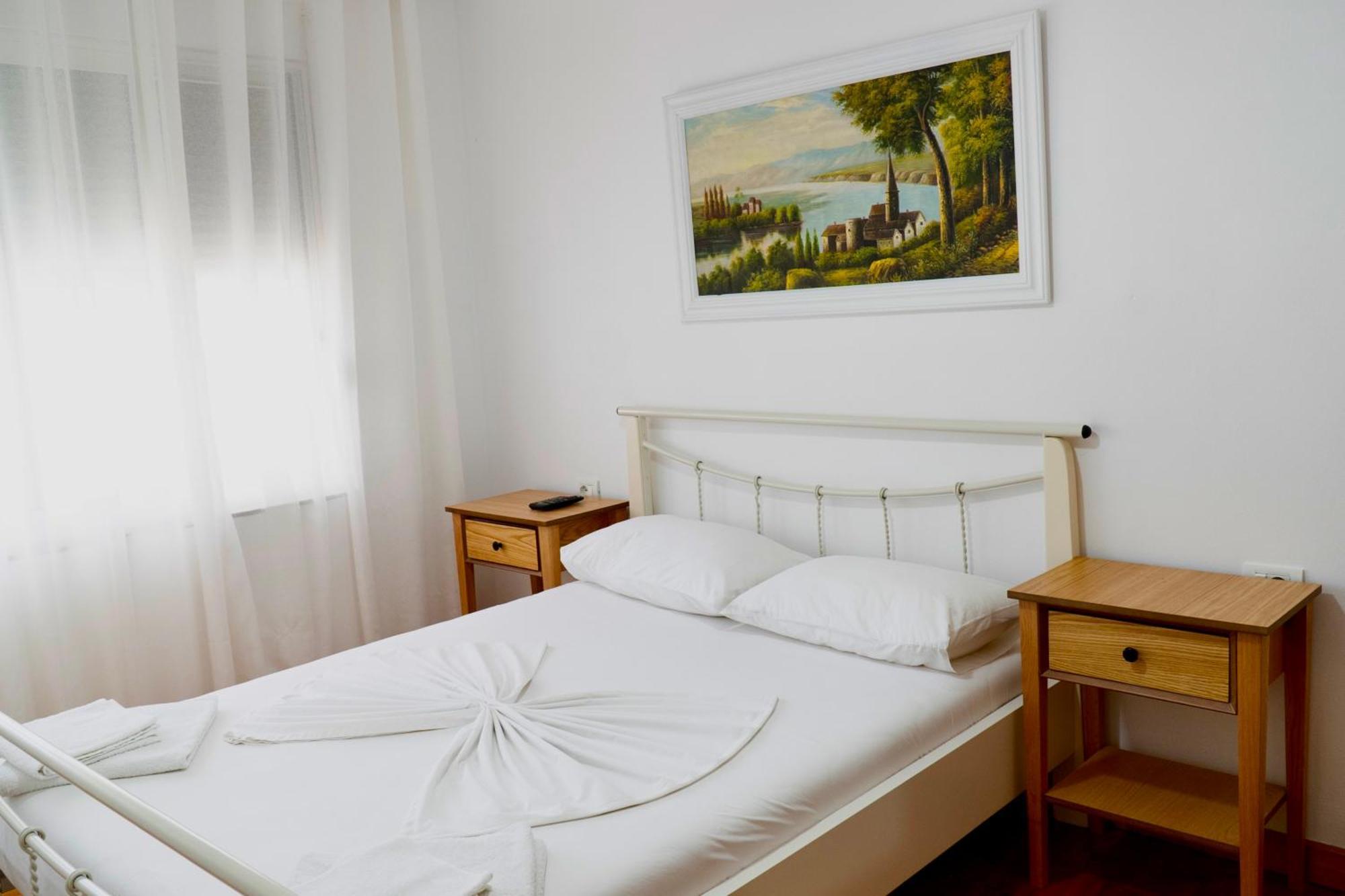 Vourtarea Guesthouse Himare Exterior foto