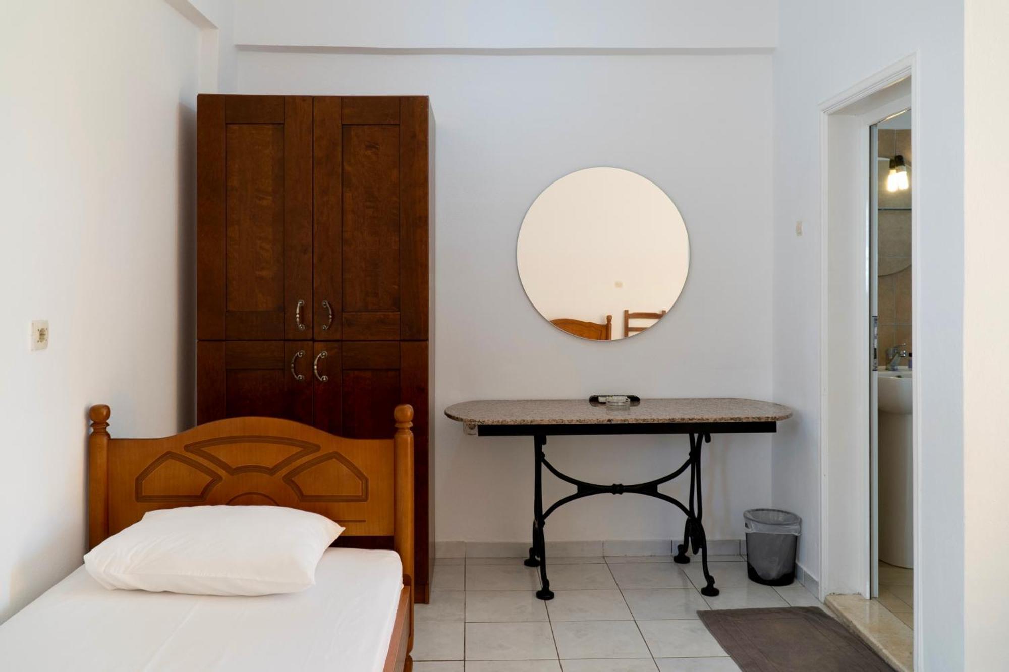 Vourtarea Guesthouse Himare Cameră foto