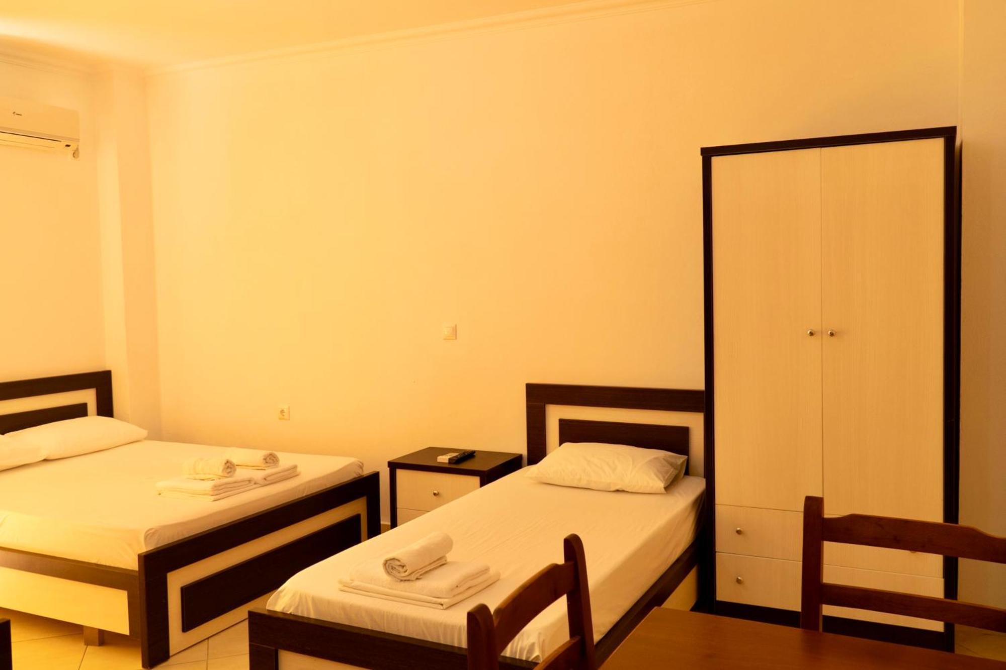 Vourtarea Guesthouse Himare Cameră foto