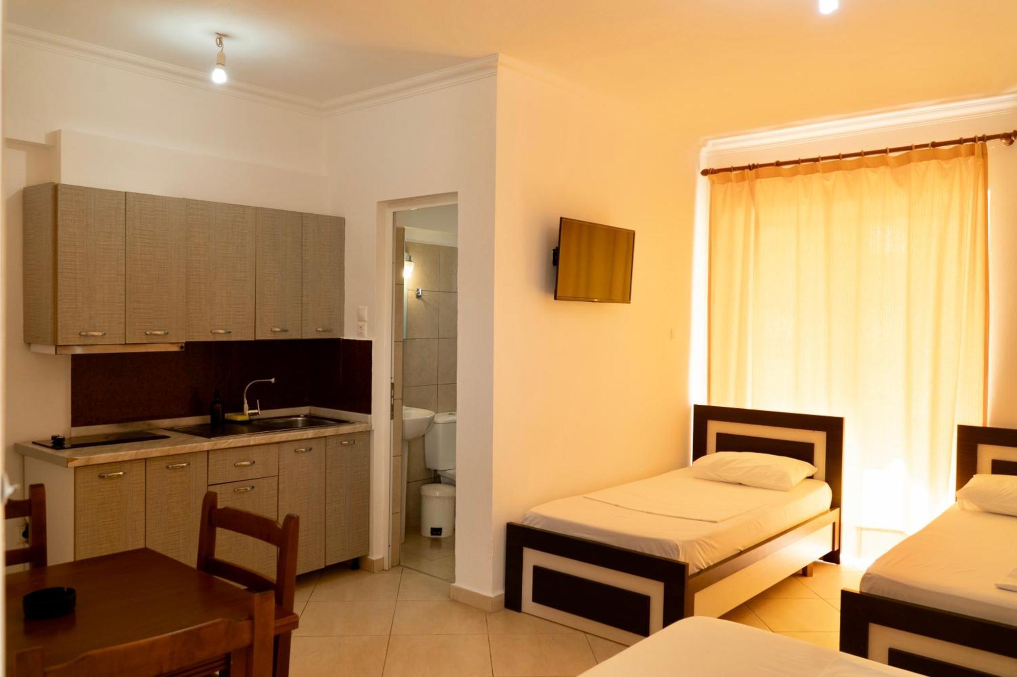 Vourtarea Guesthouse Himare Cameră foto
