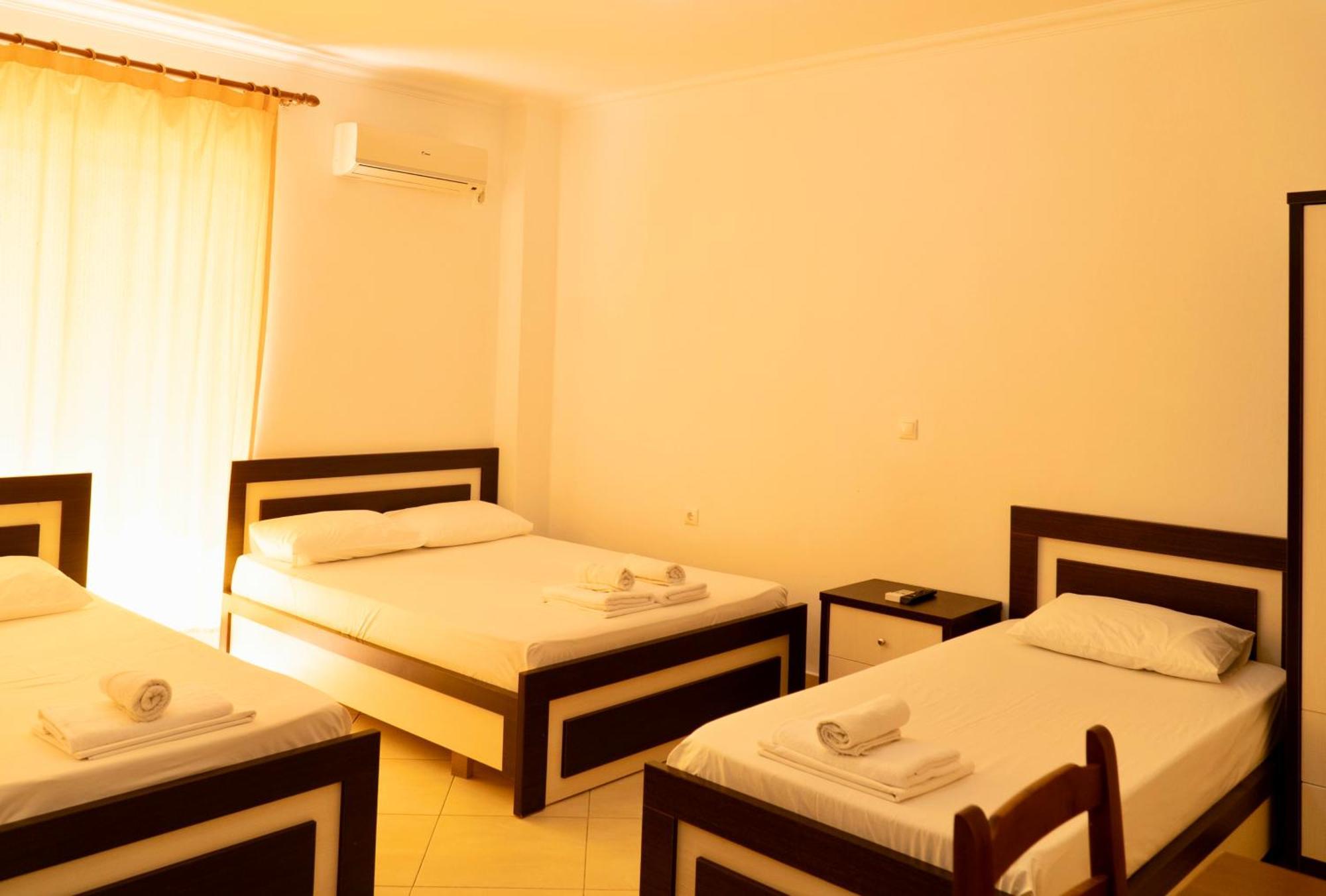 Vourtarea Guesthouse Himare Cameră foto
