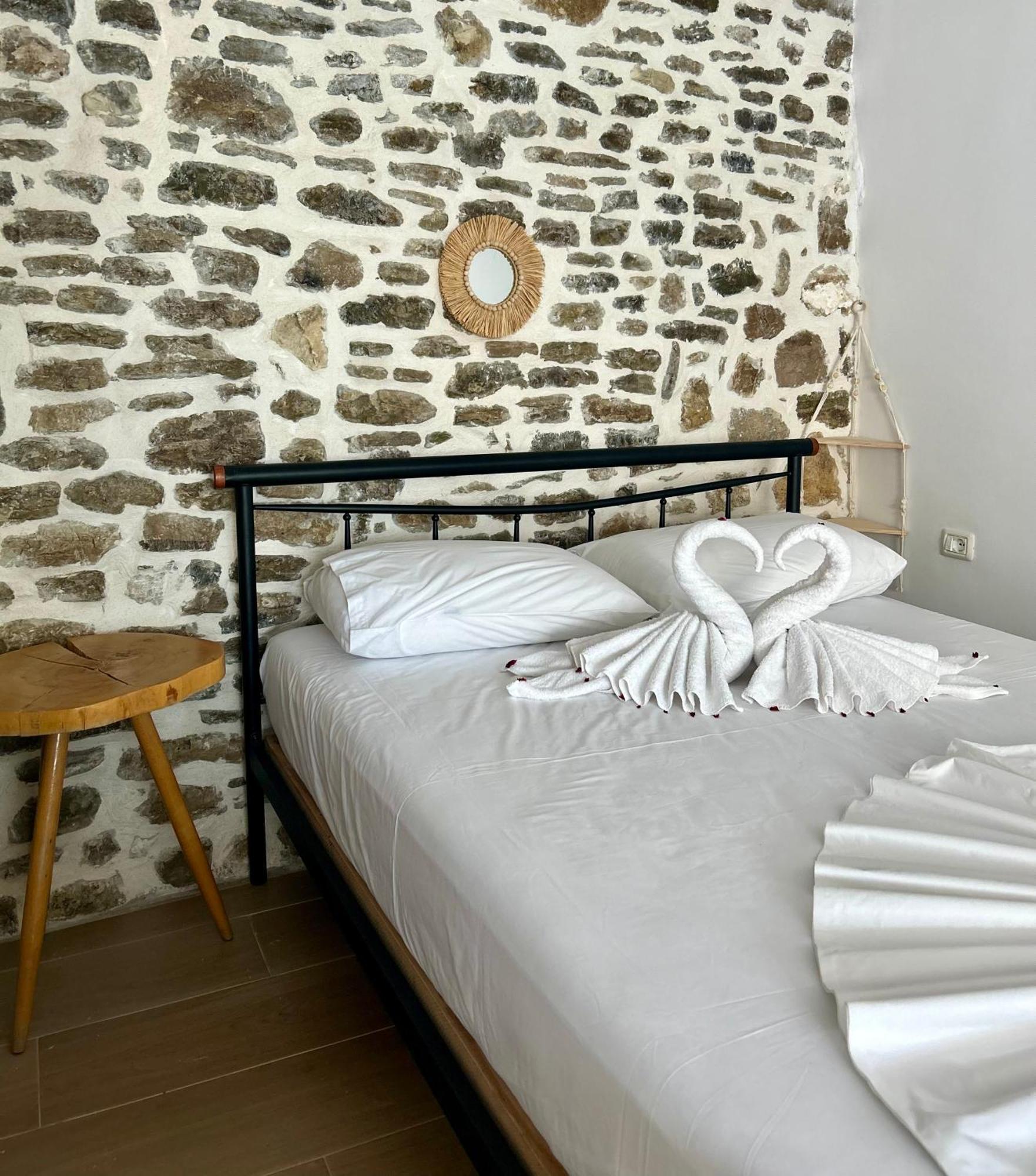 Vourtarea Guesthouse Himare Exterior foto